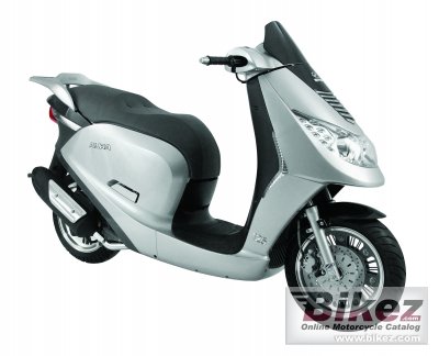 2012 Nipponia Aura photo